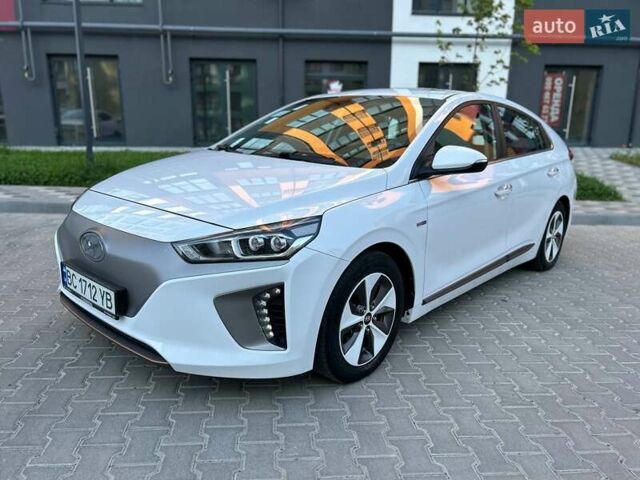 Белый Хендай Ioniq, объемом двигателя 0 л и пробегом 62 тыс. км за 14100 $, фото 14 на Automoto.ua