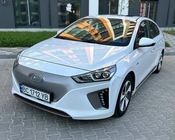 Белый Хендай Ioniq, объемом двигателя 0 л и пробегом 62 тыс. км за 14100 $, фото 1 на Automoto.ua
