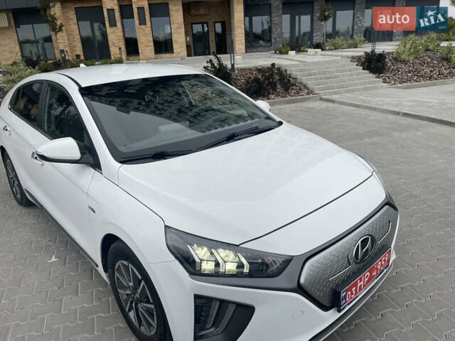 Белый Хендай Ioniq, объемом двигателя 0 л и пробегом 127 тыс. км за 14900 $, фото 1 на Automoto.ua