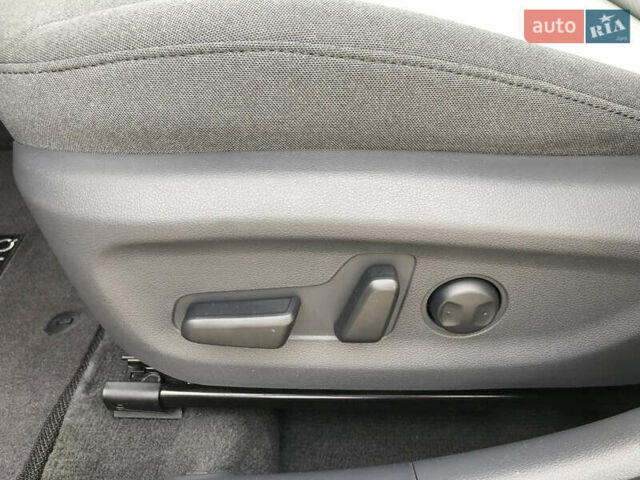 Белый Хендай Ioniq, объемом двигателя 0 л и пробегом 34 тыс. км за 23800 $, фото 10 на Automoto.ua