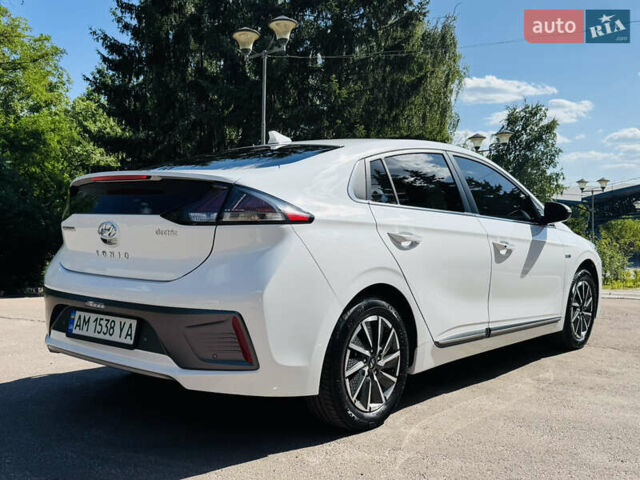 Белый Хендай Ioniq, объемом двигателя 0 л и пробегом 68 тыс. км за 16300 $, фото 3 на Automoto.ua