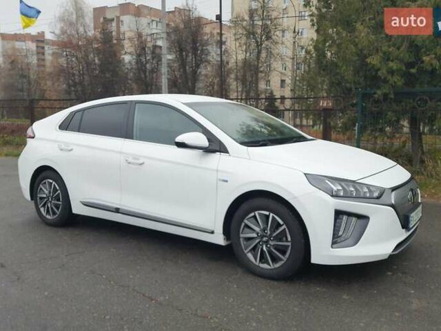 Белый Хендай Ioniq, объемом двигателя 0 л и пробегом 148 тыс. км за 15799 $, фото 12 на Automoto.ua