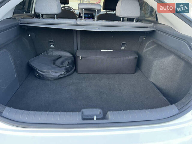 Білий Хендай Ioniq, об'ємом двигуна 0 л та пробігом 130 тис. км за 14799 $, фото 44 на Automoto.ua