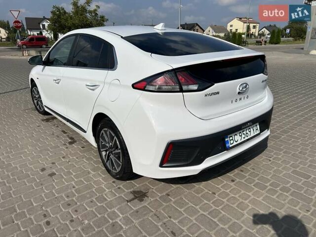 Белый Хендай Ioniq, объемом двигателя 0 л и пробегом 110 тыс. км за 15800 $, фото 4 на Automoto.ua