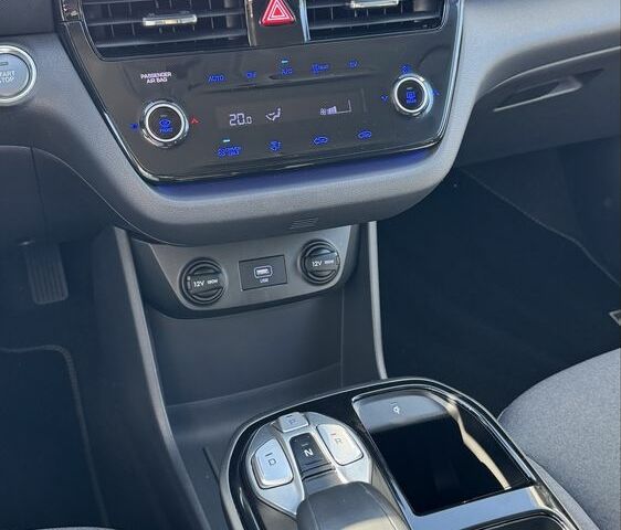 Белый Хендай Ioniq, объемом двигателя 0 л и пробегом 131 тыс. км за 16200 $, фото 14 на Automoto.ua