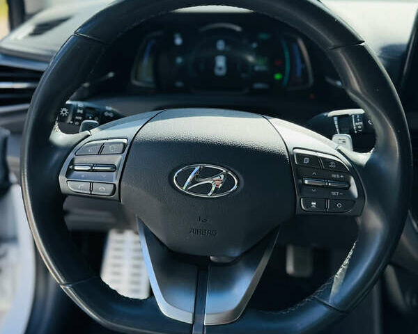 Белый Хендай Ioniq, объемом двигателя 0 л и пробегом 68 тыс. км за 16300 $, фото 13 на Automoto.ua