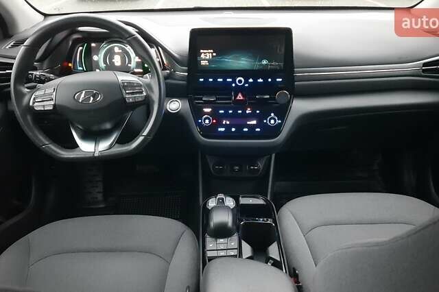 Белый Хендай Ioniq, объемом двигателя 0 л и пробегом 148 тыс. км за 15799 $, фото 53 на Automoto.ua