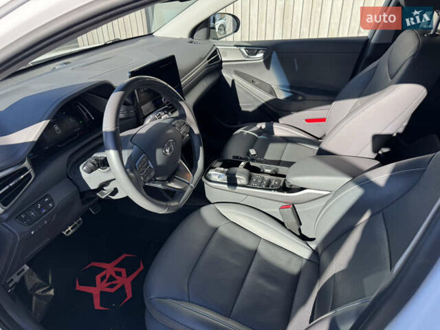 Белый Хендай Ioniq, объемом двигателя 0 л и пробегом 133 тыс. км за 15000 $, фото 14 на Automoto.ua