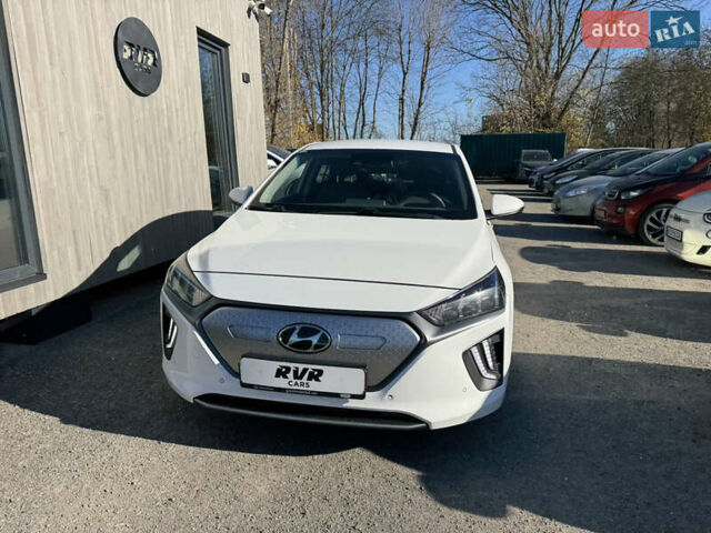 Белый Хендай Ioniq, объемом двигателя 0 л и пробегом 133 тыс. км за 15000 $, фото 1 на Automoto.ua