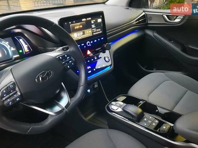 Белый Хендай Ioniq, объемом двигателя 0 л и пробегом 148 тыс. км за 15799 $, фото 59 на Automoto.ua