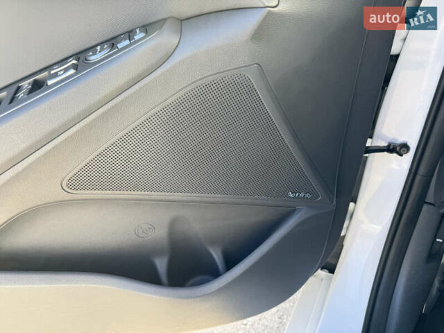 Белый Хендай Ioniq, объемом двигателя 0 л и пробегом 133 тыс. км за 15000 $, фото 16 на Automoto.ua