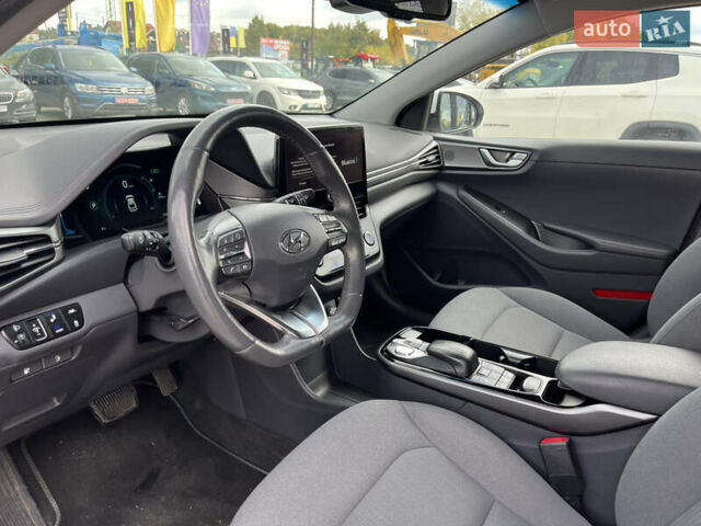 Белый Хендай Ioniq, объемом двигателя 0 л и пробегом 73 тыс. км за 15650 $, фото 7 на Automoto.ua