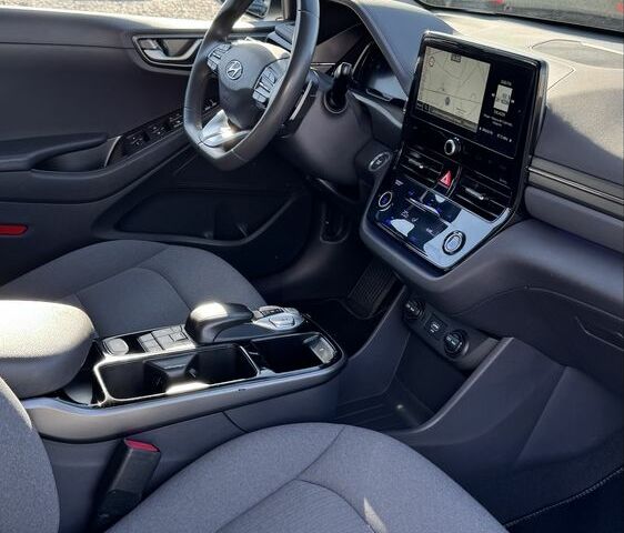 Белый Хендай Ioniq, объемом двигателя 0 л и пробегом 131 тыс. км за 16200 $, фото 18 на Automoto.ua