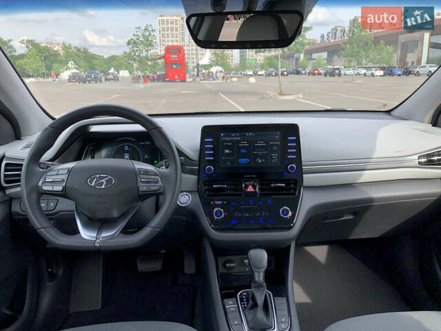 Белый Хендай Ioniq, объемом двигателя 0 л и пробегом 34 тыс. км за 23800 $, фото 3 на Automoto.ua