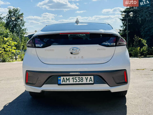 Белый Хендай Ioniq, объемом двигателя 0 л и пробегом 68 тыс. км за 16300 $, фото 4 на Automoto.ua