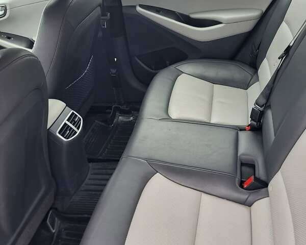 Білий Хендай Ioniq, об'ємом двигуна 0 л та пробігом 50 тис. км за 15700 $, фото 10 на Automoto.ua