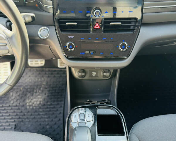 Белый Хендай Ioniq, объемом двигателя 0 л и пробегом 68 тыс. км за 16300 $, фото 12 на Automoto.ua