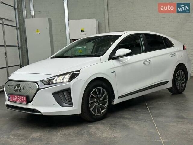 Белый Хендай Ioniq, объемом двигателя 0 л и пробегом 117 тыс. км за 16879 $, фото 3 на Automoto.ua
