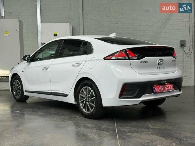 Белый Хендай Ioniq, объемом двигателя 0 л и пробегом 117 тыс. км за 16879 $, фото 4 на Automoto.ua