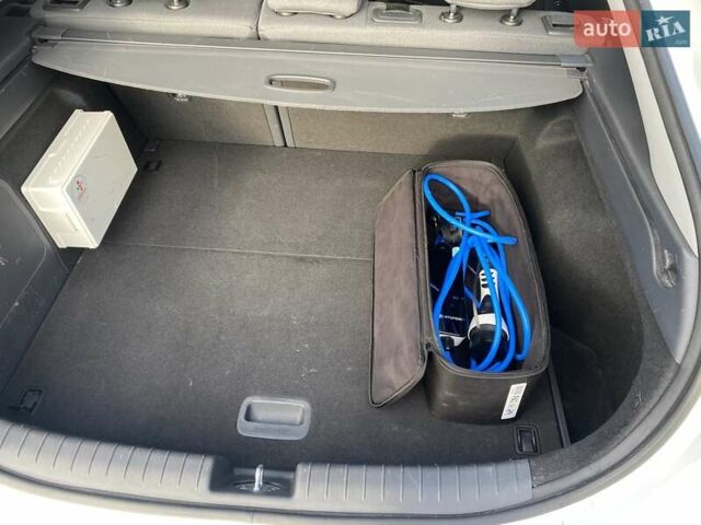 Білий Хендай Ioniq, об'ємом двигуна 0 л та пробігом 89 тис. км за 15800 $, фото 15 на Automoto.ua