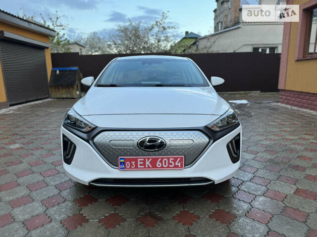 Белый Хендай Ioniq, объемом двигателя 0 л и пробегом 86 тыс. км за 16499 $, фото 2 на Automoto.ua