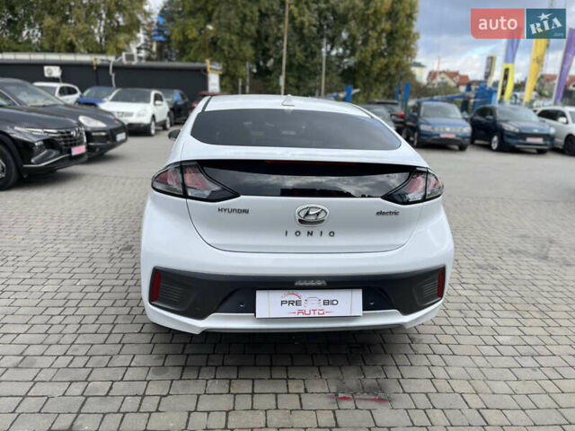 Белый Хендай Ioniq, объемом двигателя 0 л и пробегом 73 тыс. км за 15650 $, фото 3 на Automoto.ua