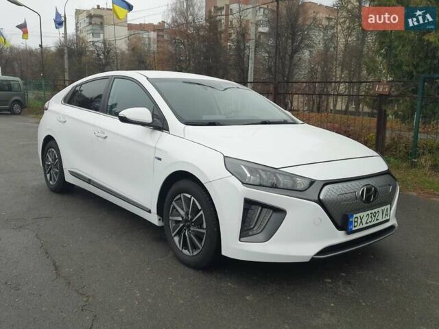 Белый Хендай Ioniq, объемом двигателя 0 л и пробегом 148 тыс. км за 15799 $, фото 13 на Automoto.ua