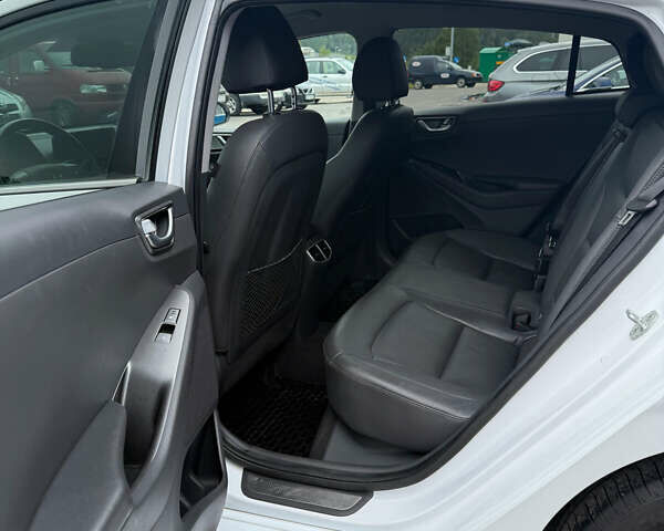 Белый Хендай Ioniq, объемом двигателя 0 л и пробегом 79 тыс. км за 15500 $, фото 15 на Automoto.ua