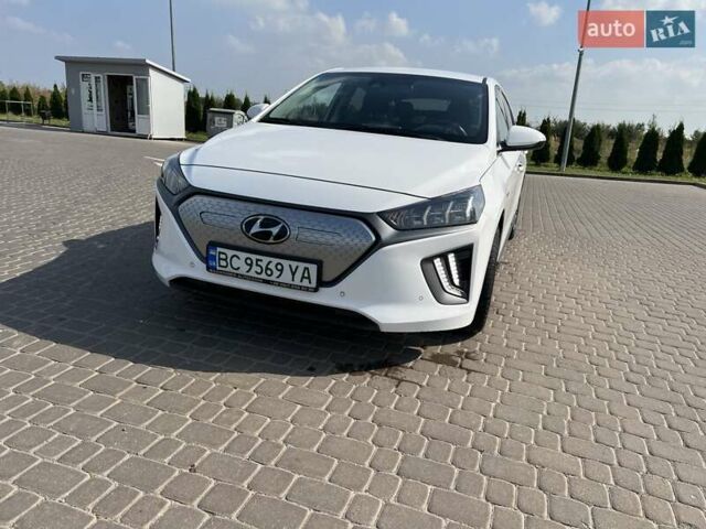 Белый Хендай Ioniq, объемом двигателя 0 л и пробегом 110 тыс. км за 15800 $, фото 1 на Automoto.ua
