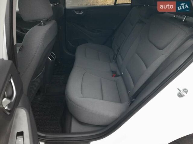 Белый Хендай Ioniq, объемом двигателя 0 л и пробегом 148 тыс. км за 15799 $, фото 37 на Automoto.ua