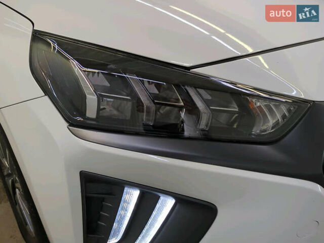 Белый Хендай Ioniq, объемом двигателя 0 л и пробегом 127 тыс. км за 14900 $, фото 30 на Automoto.ua