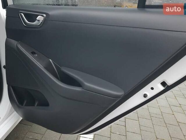 Белый Хендай Ioniq, объемом двигателя 0 л и пробегом 148 тыс. км за 15799 $, фото 41 на Automoto.ua
