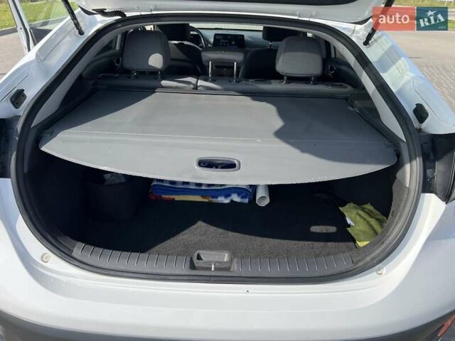 Белый Хендай Ioniq, объемом двигателя 0 л и пробегом 110 тыс. км за 15800 $, фото 10 на Automoto.ua