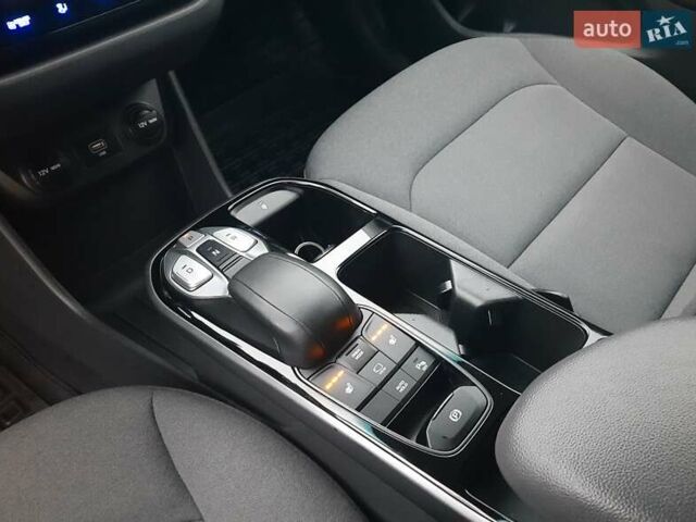 Белый Хендай Ioniq, объемом двигателя 0 л и пробегом 148 тыс. км за 15799 $, фото 30 на Automoto.ua