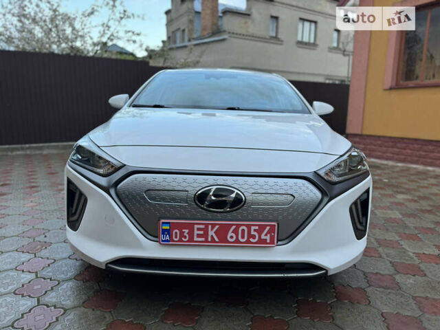 Белый Хендай Ioniq, объемом двигателя 0 л и пробегом 86 тыс. км за 16499 $, фото 66 на Automoto.ua