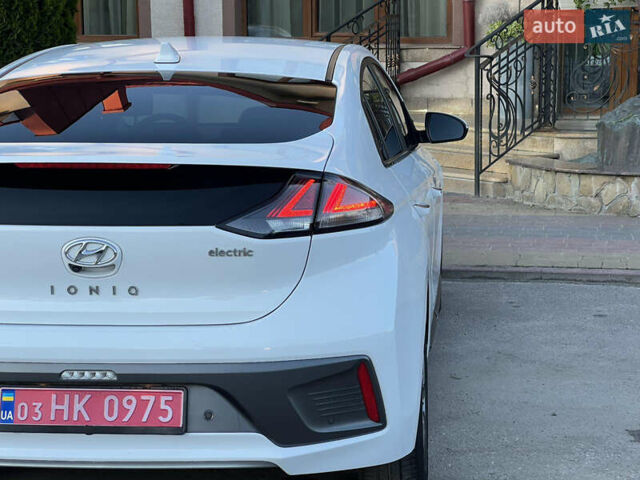 Білий Хендай Ioniq, об'ємом двигуна 0 л та пробігом 130 тис. км за 14799 $, фото 12 на Automoto.ua