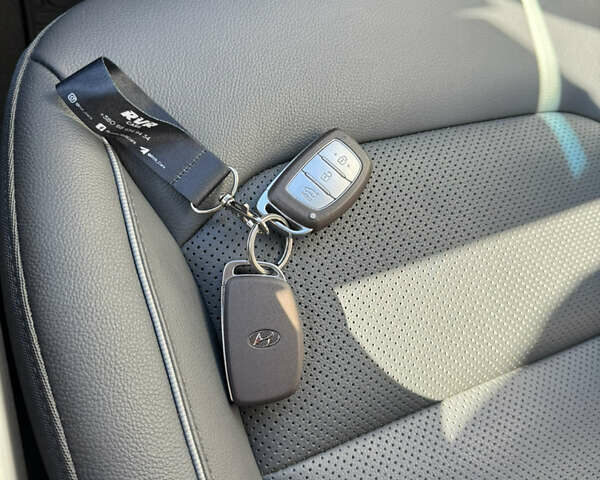 Белый Хендай Ioniq, объемом двигателя 0 л и пробегом 133 тыс. км за 15000 $, фото 24 на Automoto.ua