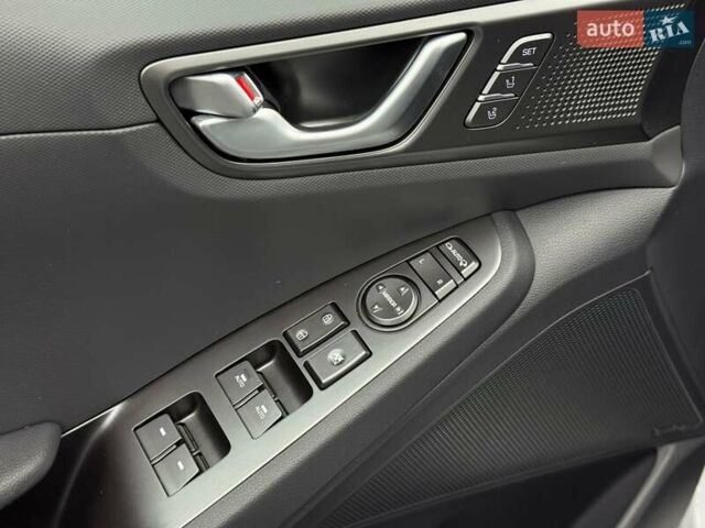 Белый Хендай Ioniq, объемом двигателя 0 л и пробегом 117 тыс. км за 16879 $, фото 14 на Automoto.ua