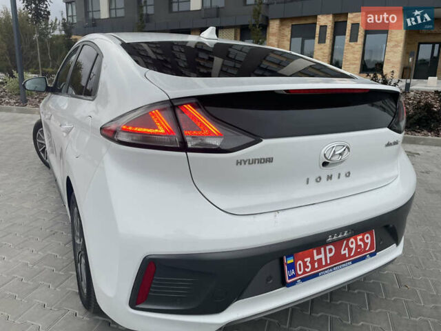Белый Хендай Ioniq, объемом двигателя 0 л и пробегом 127 тыс. км за 14900 $, фото 15 на Automoto.ua