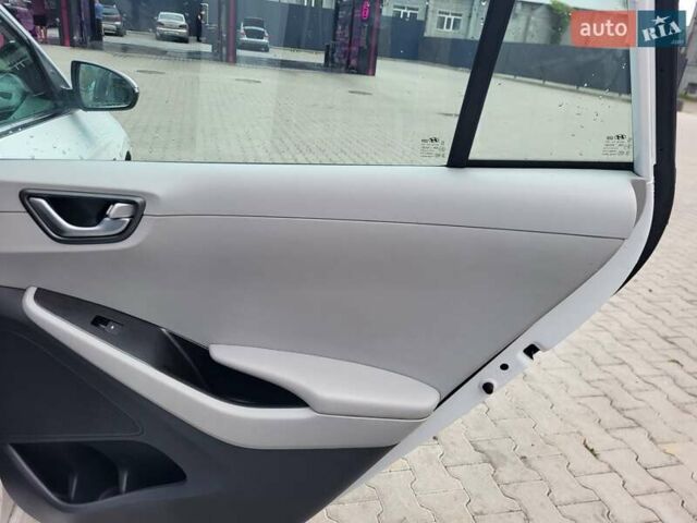 Білий Хендай Ioniq, об'ємом двигуна 0 л та пробігом 50 тис. км за 15700 $, фото 12 на Automoto.ua