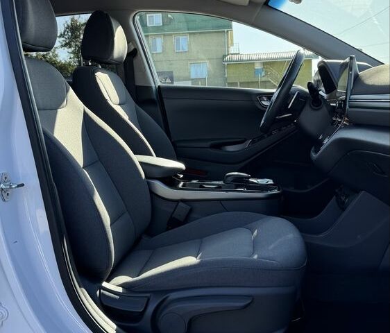 Белый Хендай Ioniq, объемом двигателя 0 л и пробегом 131 тыс. км за 16200 $, фото 19 на Automoto.ua