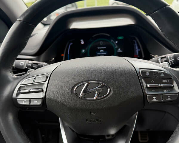 Белый Хендай Ioniq, объемом двигателя 0 л и пробегом 79 тыс. км за 15500 $, фото 1 на Automoto.ua