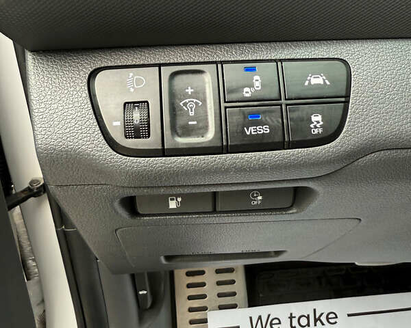 Белый Хендай Ioniq, объемом двигателя 0 л и пробегом 79 тыс. км за 15500 $, фото 8 на Automoto.ua