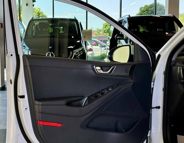 Білий Хендай Ioniq, об'ємом двигуна 1.58 л та пробігом 157 тис. км за 19990 $, фото 21 на Automoto.ua