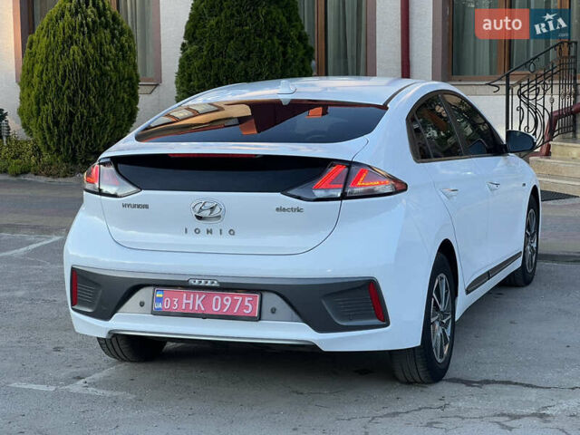 Білий Хендай Ioniq, об'ємом двигуна 0 л та пробігом 130 тис. км за 14799 $, фото 4 на Automoto.ua