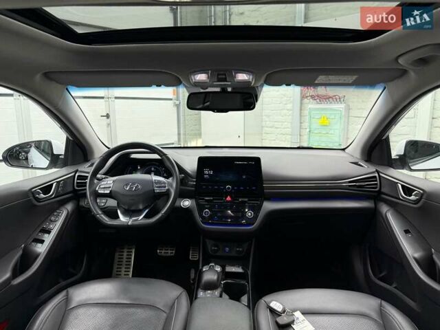 Белый Хендай Ioniq, объемом двигателя 0 л и пробегом 117 тыс. км за 16879 $, фото 21 на Automoto.ua