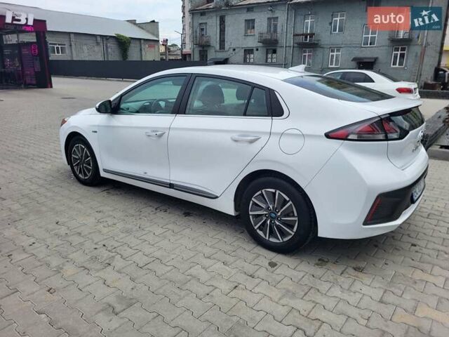 Білий Хендай Ioniq, об'ємом двигуна 0 л та пробігом 50 тис. км за 15700 $, фото 5 на Automoto.ua