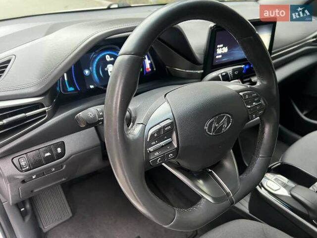 Белый Хендай Ioniq, объемом двигателя 0 л и пробегом 66 тыс. км за 14900 $, фото 8 на Automoto.ua