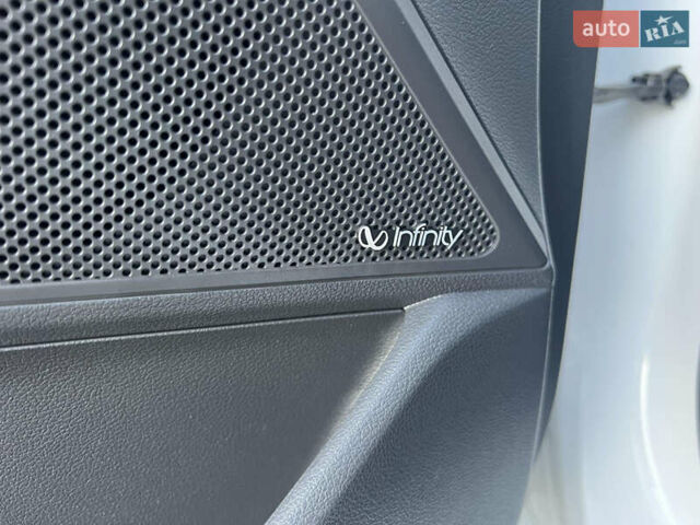 Білий Хендай Ioniq, об'ємом двигуна 0 л та пробігом 130 тис. км за 14799 $, фото 19 на Automoto.ua