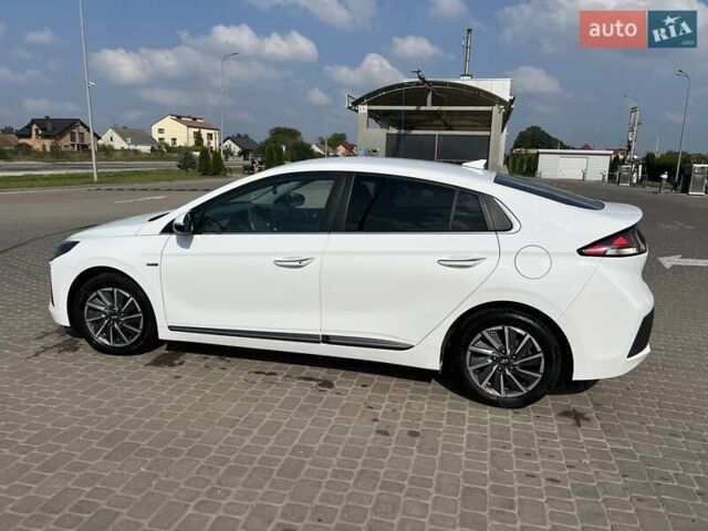 Белый Хендай Ioniq, объемом двигателя 0 л и пробегом 110 тыс. км за 15800 $, фото 5 на Automoto.ua